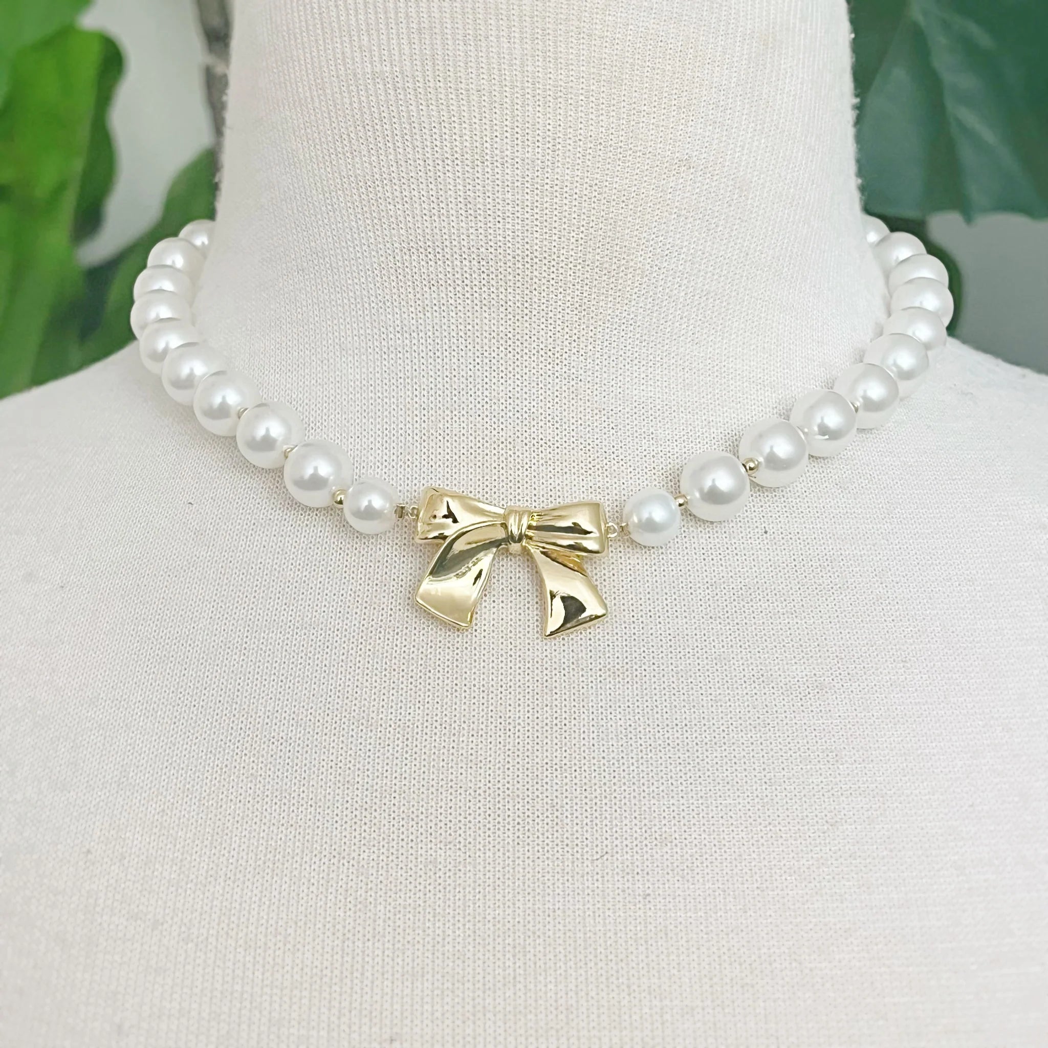 Bow and Pearls Necklace