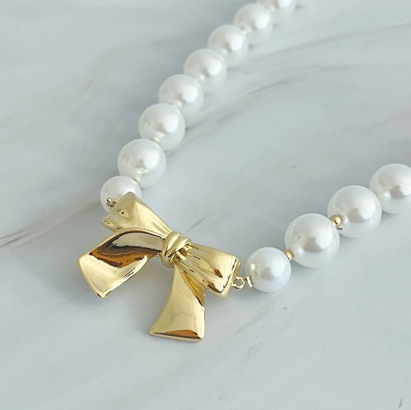 Bow and Pearls Necklace
